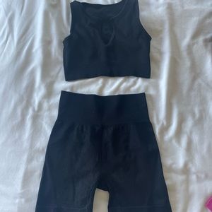 Black seamless workout set ribbed